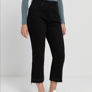 Black cropped jeans